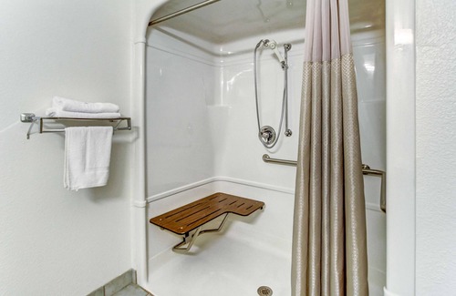Medina Hotel | Motel 6 Medina, OH - Cleveland