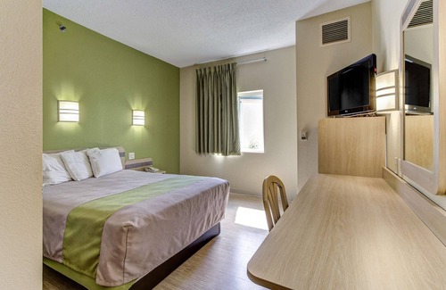 Medina Hotel | Motel 6 Medina, OH - Cleveland