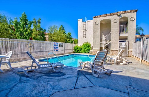 Sun City Hotel | Motel 6-Menifee, CA