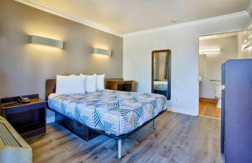 Sun City Hotel | Motel 6-Menifee, CA