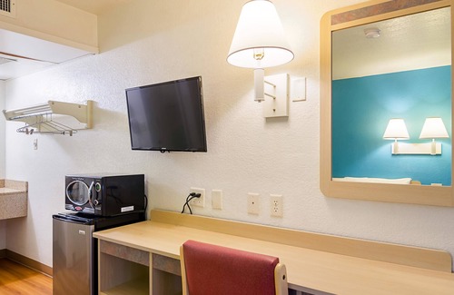 Mitchell Hotel | Motel 6 Mitchell, SD