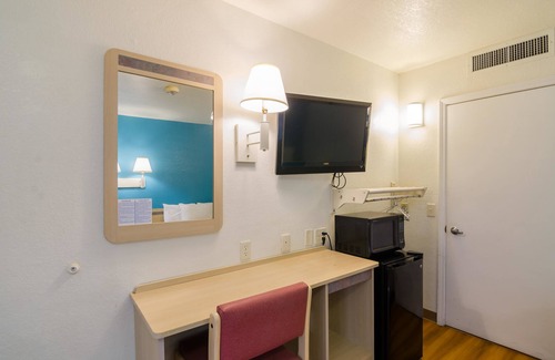 Mitchell Hotel | Motel 6 Mitchell, SD