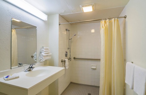 Mitchell Hotel | Motel 6 Mitchell, SD