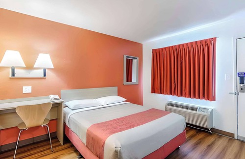 Modesto Hotel | Motel 6 Modesto CA