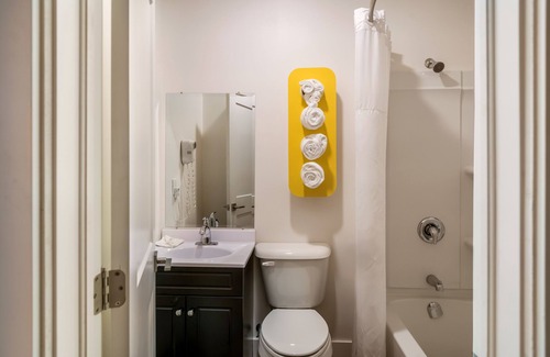 Moncton Hotel | Motel 6 Moncton, NB