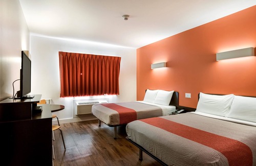 Moncton Hotel | Motel 6 Moncton, NB