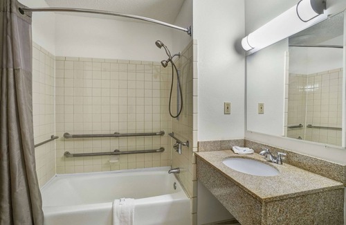 Williamsport Hotel | Motel 6 Montoursville, PA - Williamsport