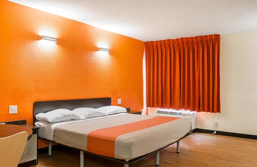 Desire Area Hotel | Motel 6 New Orleans, LA - Near Downtown