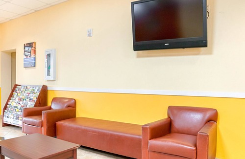 Desire Area Hotel | Motel 6 New Orleans, LA - Near Downtown