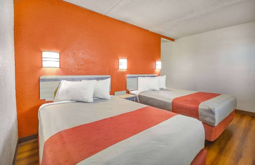 North Ridgeville Hotel | Motel 6 North Ridgeville, OH - Cleveland Intl Airport - N Ridgeville