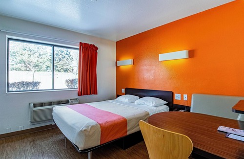 Palatine Hotel | Motel 6 Palatine, IL - Chicago Northwest