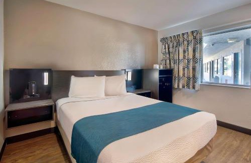 Palmdale Hotel | Motel 6-Palmdale, CA