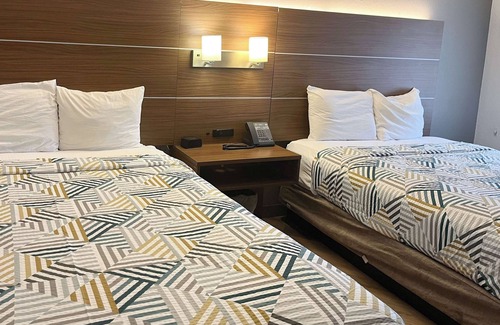 Encanto Hotel | Motel 6 Phoenix, AZ - Midtown