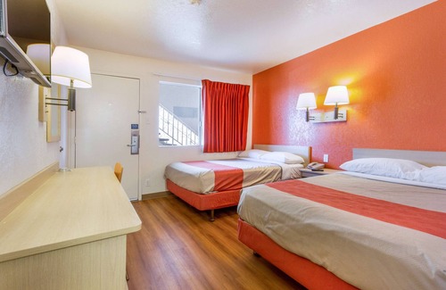 Deer Valley Hotel | Motel 6 Phoenix North - Bell Road