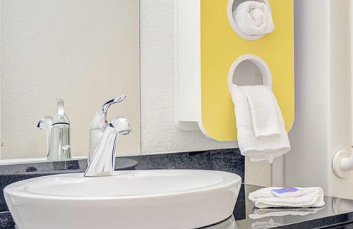 Deer Valley Hotel | Motel 6 Phoenix North - Bell Road