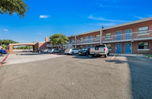 Plano Hotel | Motel 6-Plano, TX - Plano Northeast