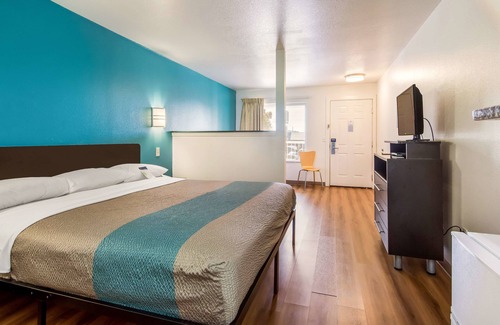 Montavilla Hotel | Motel 6 Portland, OR Mall 205