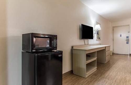 Southwest Raleigh Hotel | Motel 6 Raleigh, NC - Cary