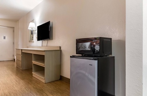 Southwest Raleigh Hotel | Motel 6 Raleigh, NC - Cary