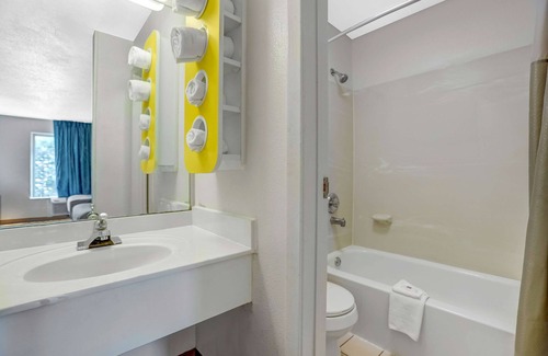 Northeast Raleigh Hotel | Motel 6 Raleigh, NC - North