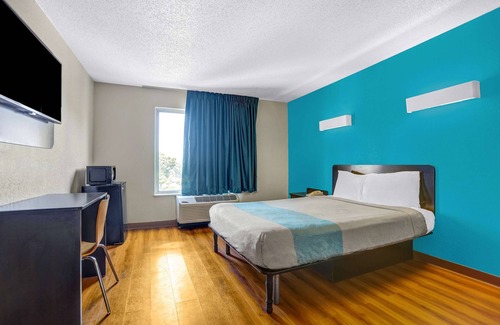 Northeast Raleigh Hotel | Motel 6 Raleigh, NC - North