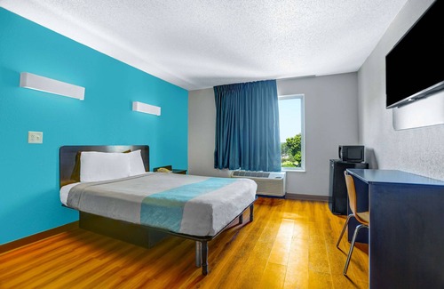 Northeast Raleigh Hotel | Motel 6 Raleigh, NC - North