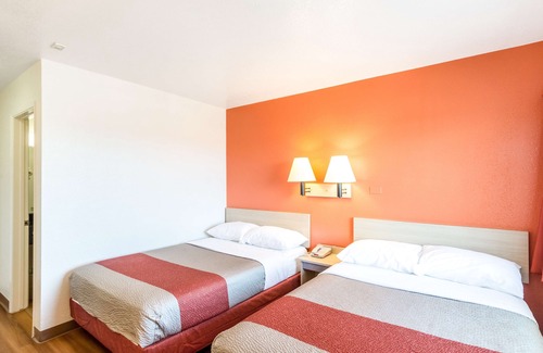 Redding Hotel | Motel 6 Redding, CA - Central