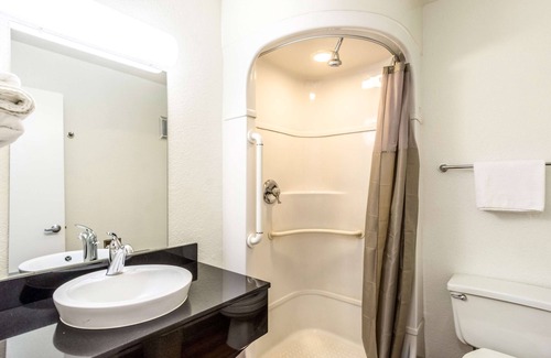 Redding Hotel | Motel 6 Redding, CA - Central