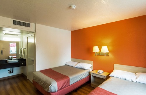 Redding Hotel | Motel 6 Redding, CA - North