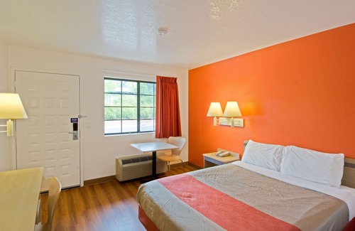 Redding Hotel | Motel 6 Redding, CA - South