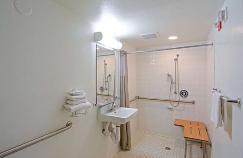 Redding Hotel | Motel 6 Redding, CA - South