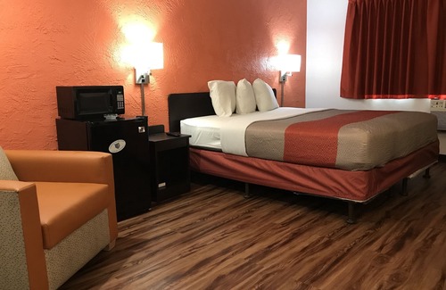 St. Paul Hotel | Motel 6 Saint Paul, MN - I-94