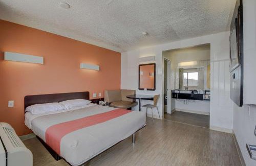 North San Antonio - SAT Hotel | Motel 6-San Antonio, TX - Fort Sam Houston