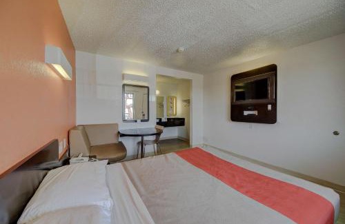 North San Antonio - SAT Hotel | Motel 6-San Antonio, TX - Fort Sam Houston