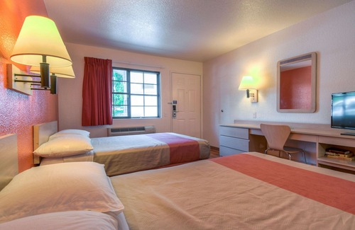 Bonita Hotel | Motel 6 San Dimas, CA - Los Angeles