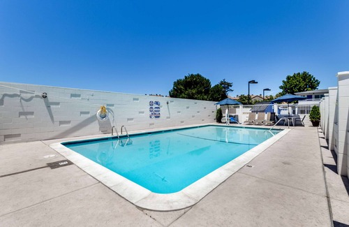 Garden Alameda Hotel | Motel 6 San Jose, CA - Convention Center