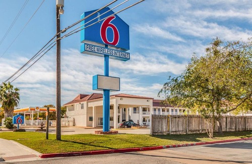 San Marcos Hotel | Motel 6-San Marcos, TX - North