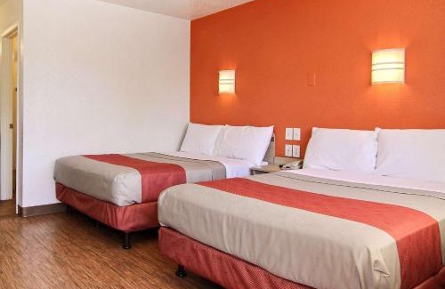 San Ysidro Hotel | Motel 6-San Ysidro, CA - San Diego - Border