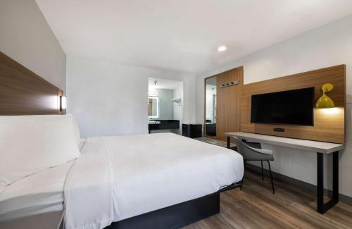 Santa Ana Hotel | Motel 6-Santa Ana, CA