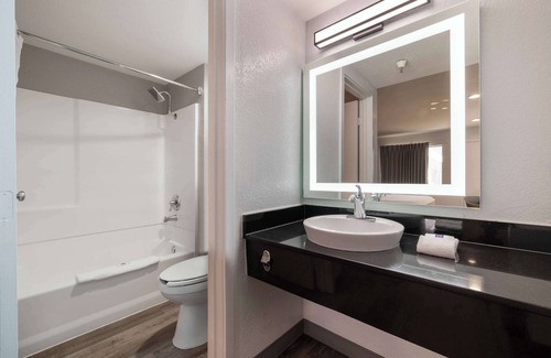 Lyon Street Hotel | Motel 6 Santa Ana, CA