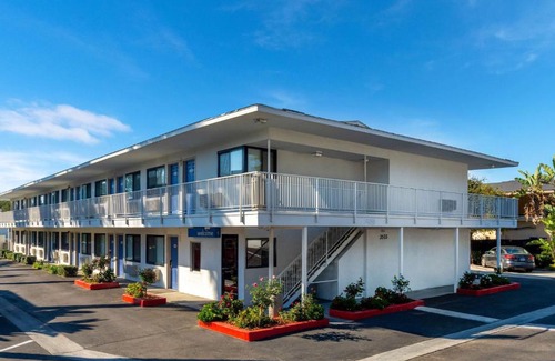 North State Hotel | Motel 6-Santa Barbara, CA - State Street