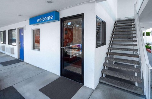 North State Hotel | Motel 6-Santa Barbara, CA - State Street