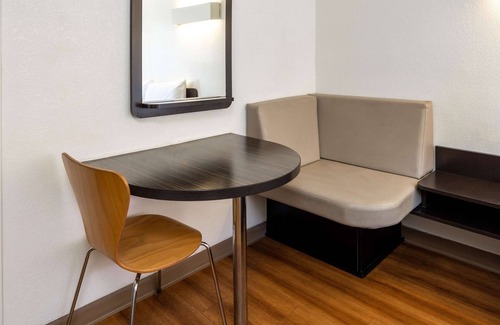 North State Hotel | Motel 6 Santa Barbara, CA - State Street