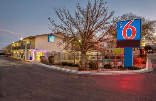 Southside Hotel | Motel 6 Santa Fe