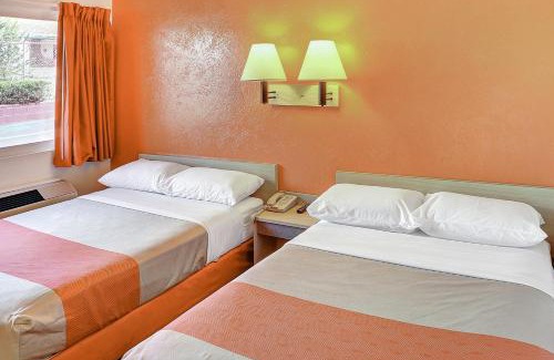 Southside Hotel | Motel 6 Santa Fe