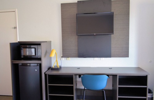 Schiller Park Hotel | Motel 6 Schiller Park, IL - Chicago O'Hare
