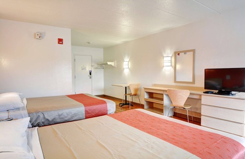 Seekonk Hotel | Motel 6 Seekonk, MA - Providence East