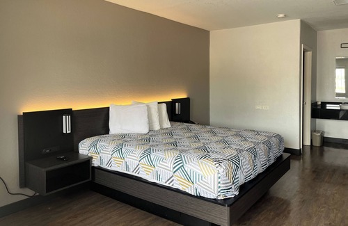 Seguin Hotel | Motel 6 Seguin, TX