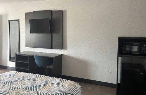 Seguin Hotel | Motel 6 Seguin, TX