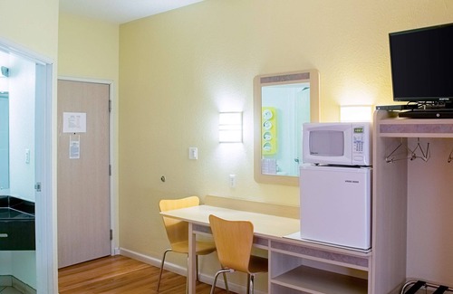 Seymour Hotel | Motel 6 Seymour, IN - North